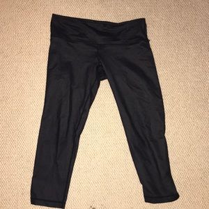 Lululemon size 6 cropped leggings